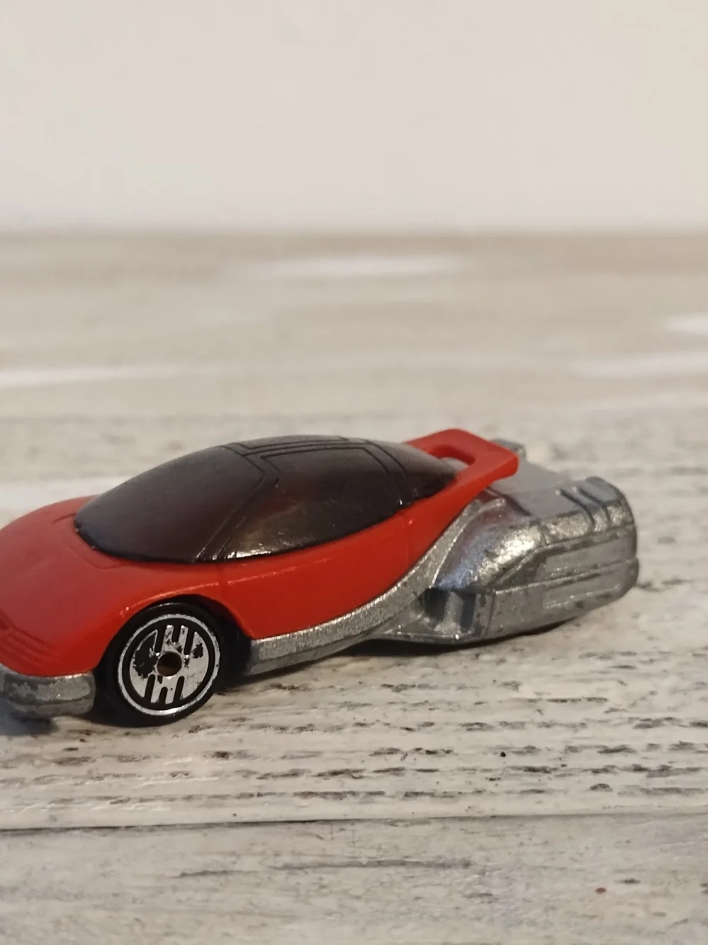 Hot Wheels Futuristic Red and Silver Space Car Loose Vintage 1988 Die cast metal